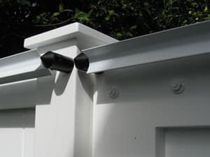 Oscillot mounted on a gate