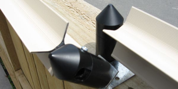 Oscillot on brackets (left) transitioning to Oscillot on top, in order to allow room for a gate to open.