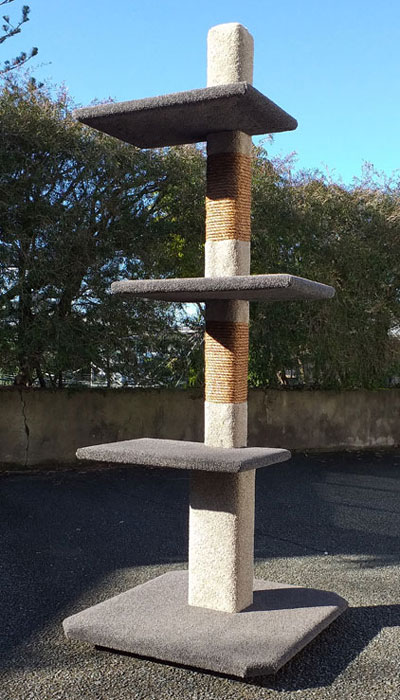 Maxi-3 cat climbing post