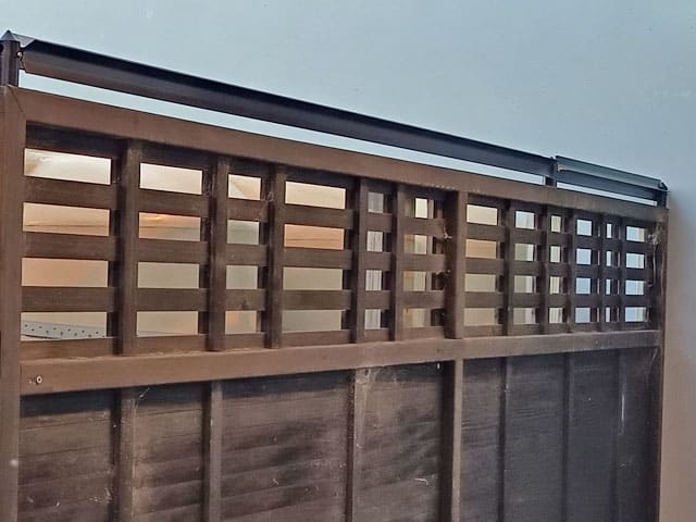 20201009_640x320 Oscillot cat fence system installed on a timber fence
